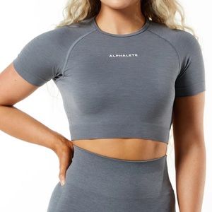 Alphalete Amplify Crop Top